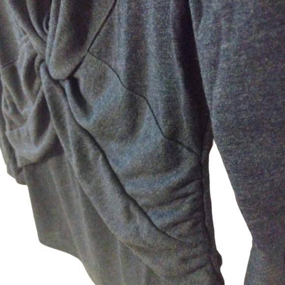 One World Navy Criss Cross V Neck Minimalist Style 3/4 Sleeved Soft NWT Top XS - Picture 6 of 10